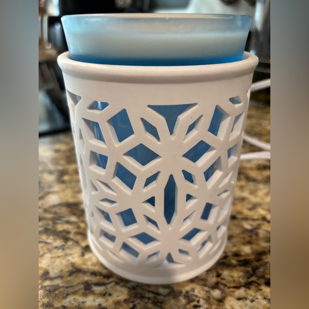 Retired Scentsy Darling Warmer with blue glass insert